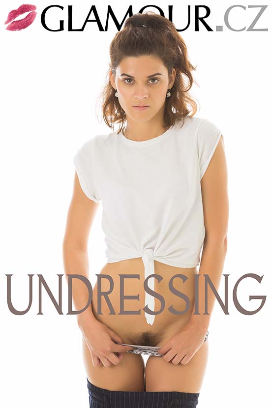 Nikol / 27 / Undressing